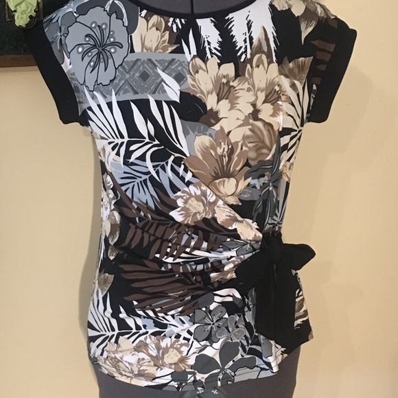 2/$12 Brody Myles Floral Shirt with Side Tie Sz M - Picture 4 of 10
